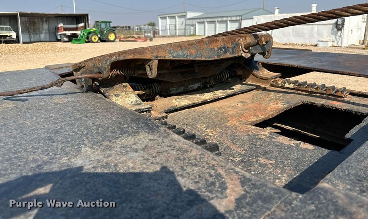 image for item KM9803 1999 Kenworth T800  winch truck