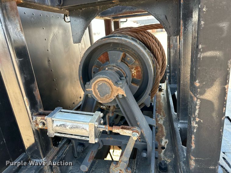 image for item KM9803 1999 Kenworth T800  winch truck