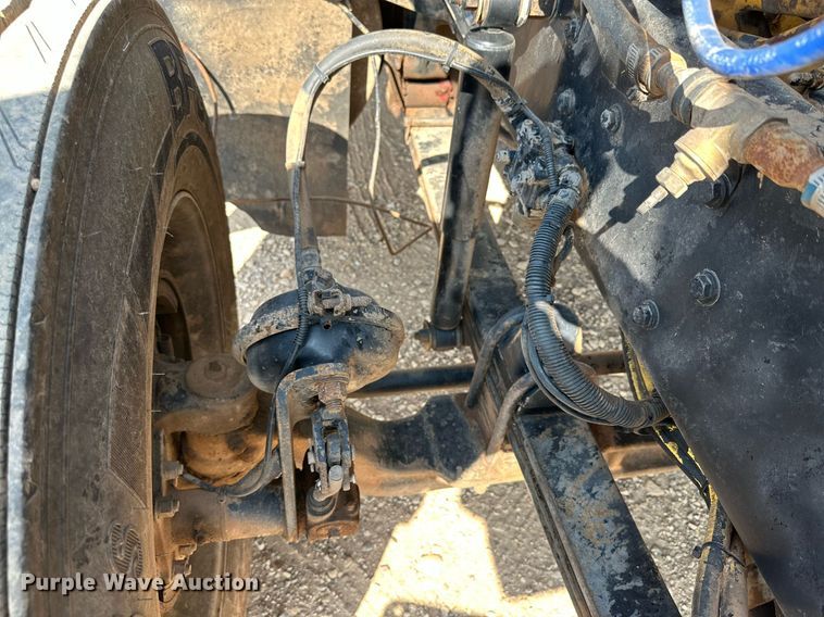 image for item KM9803 1999 Kenworth T800  winch truck