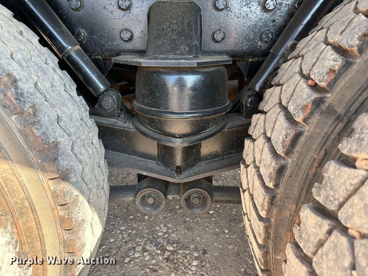 image for item KM9803 1999 Kenworth T800  winch truck