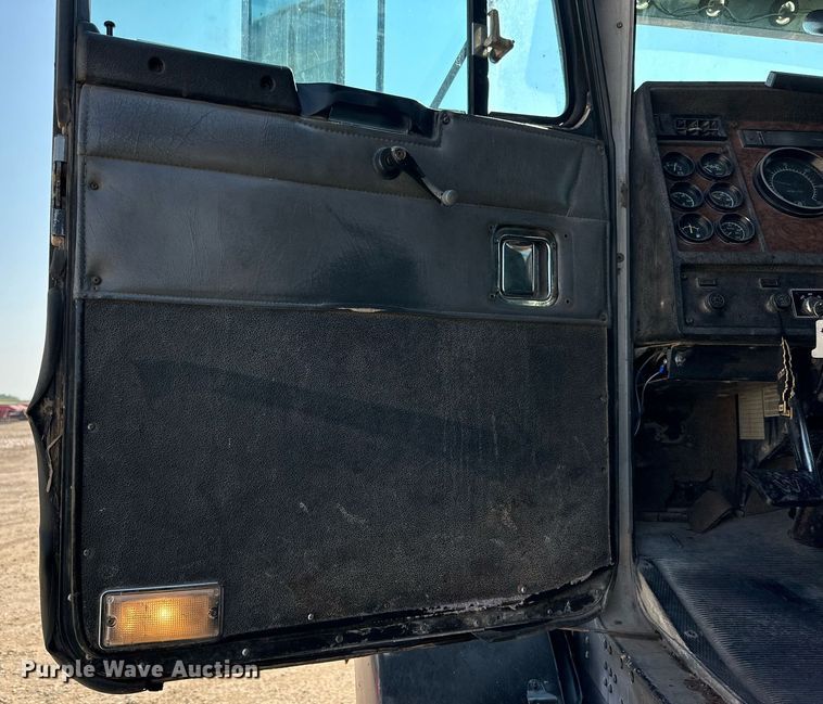 image for item KM9803 1999 Kenworth T800  winch truck