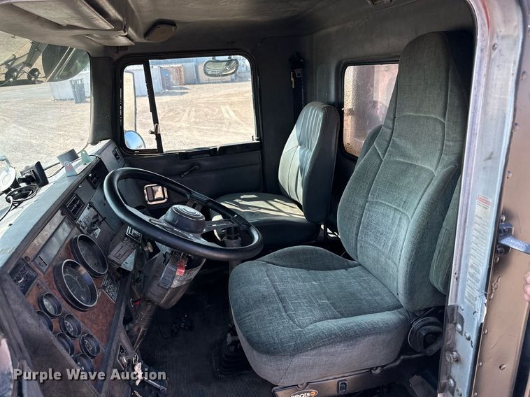 image for item KM9803 1999 Kenworth T800  winch truck