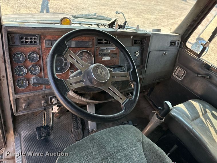 image for item KM9803 1999 Kenworth T800  winch truck