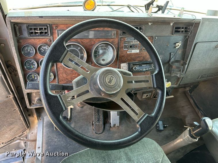 image for item KM9803 1999 Kenworth T800  winch truck