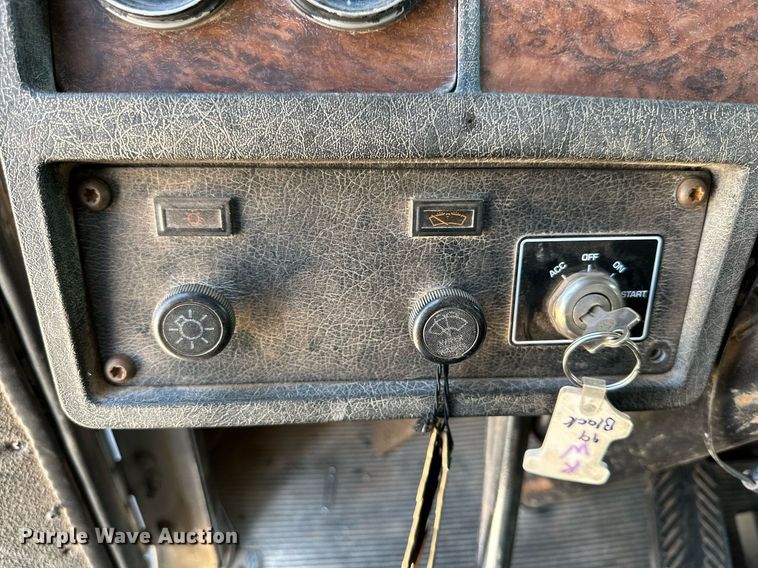 image for item KM9803 1999 Kenworth T800  winch truck