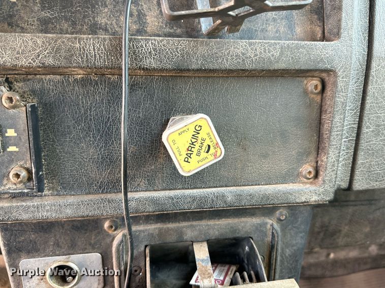 image for item KM9803 1999 Kenworth T800  winch truck