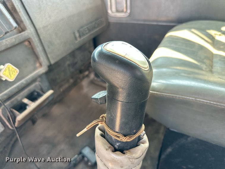 image for item KM9803 1999 Kenworth T800  winch truck