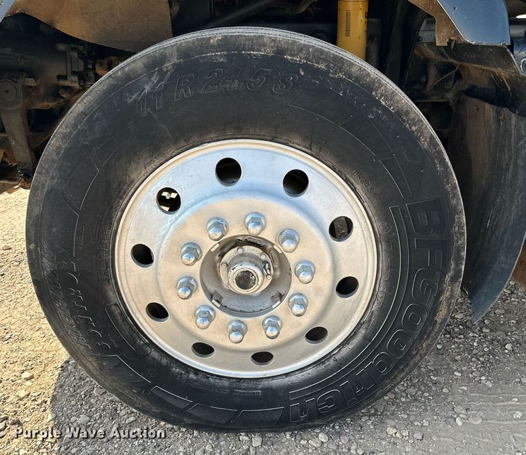 image for item KM9803 1999 Kenworth T800  winch truck