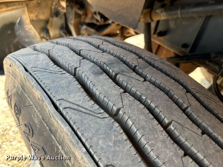 image for item KM9803 1999 Kenworth T800  winch truck