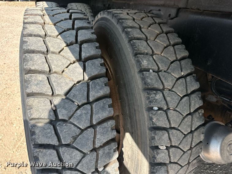 image for item KM9803 1999 Kenworth T800  winch truck