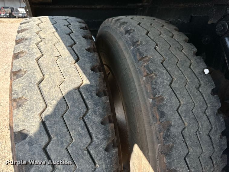 image for item KM9803 1999 Kenworth T800  winch truck