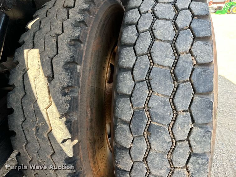 image for item KM9803 1999 Kenworth T800  winch truck