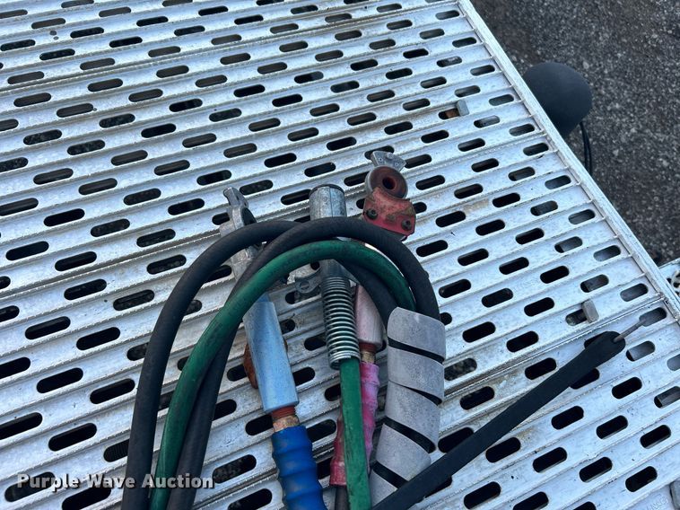 image for item KW9037 2003 Peterbilt 385  semi truck