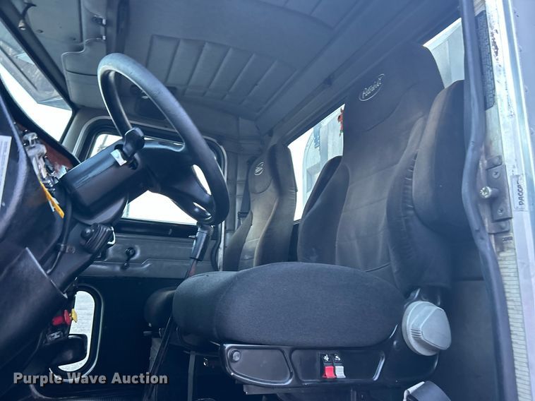 image for item KW9037 2003 Peterbilt 385  semi truck