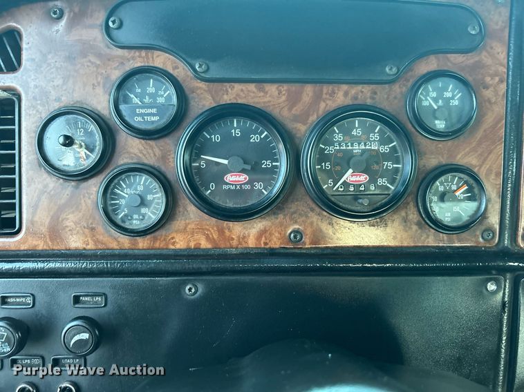 image for item KW9037 2003 Peterbilt 385  semi truck