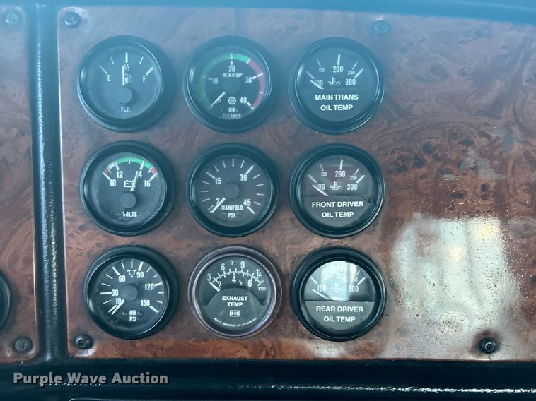 image for item KW9037 2003 Peterbilt 385  semi truck