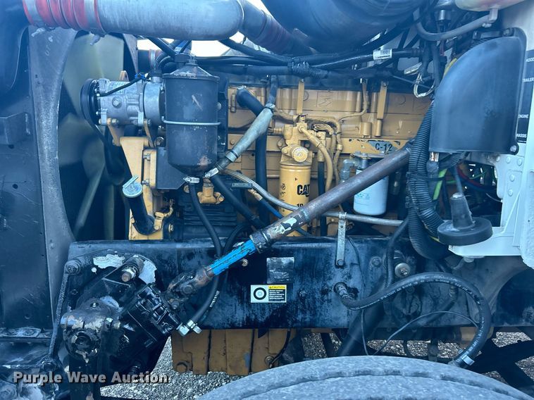 image for item KW9037 2003 Peterbilt 385  semi truck