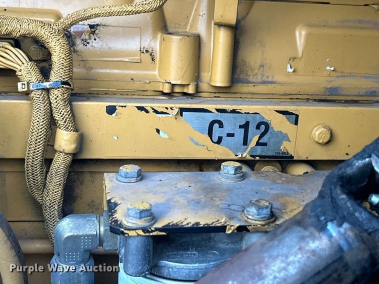 image for item KW9037 2003 Peterbilt 385  semi truck