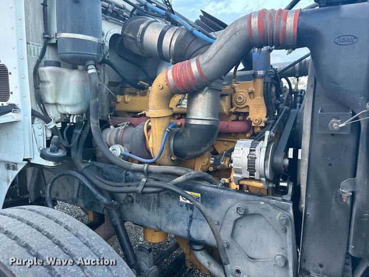 image for item KW9037 2003 Peterbilt 385  semi truck