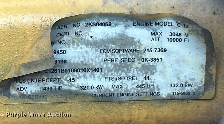 image for item KW9037 2003 Peterbilt 385  semi truck