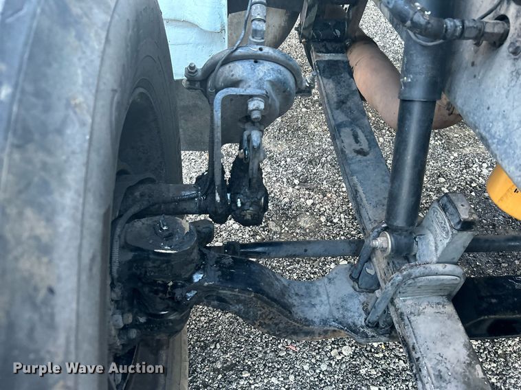 image for item KW9037 2003 Peterbilt 385  semi truck