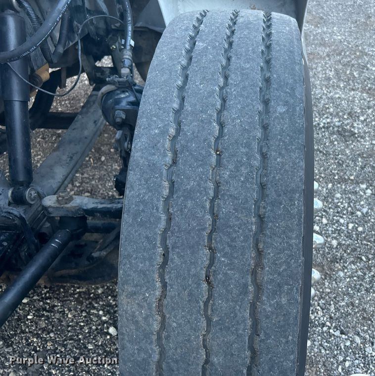 image for item KW9037 2003 Peterbilt 385  semi truck