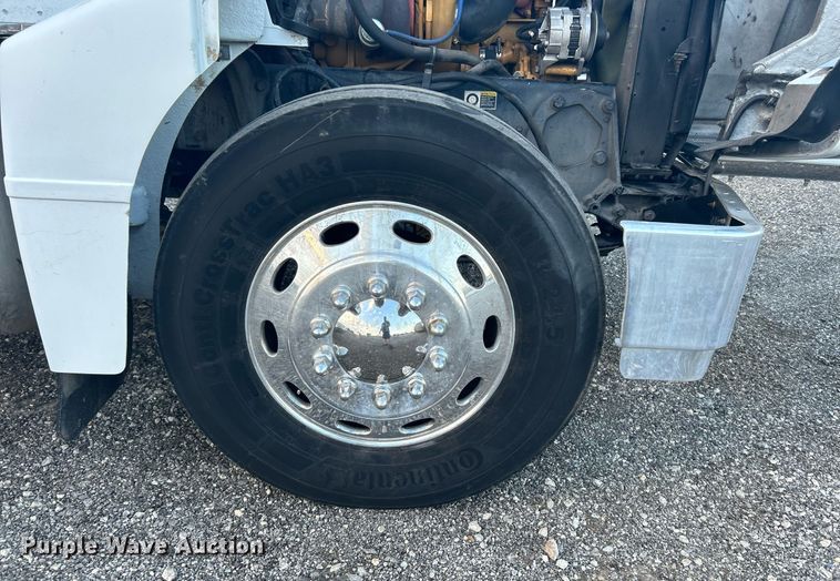 image for item KW9037 2003 Peterbilt 385  semi truck