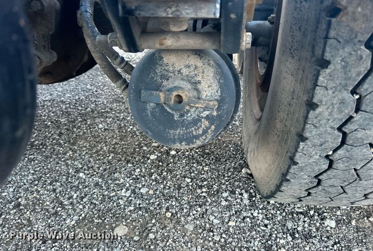 image for item KW9037 2003 Peterbilt 385  semi truck