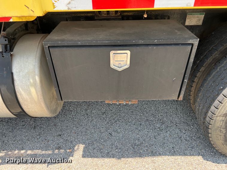 image for item LF9366 2008 American LaFrance Condor  refuse truck