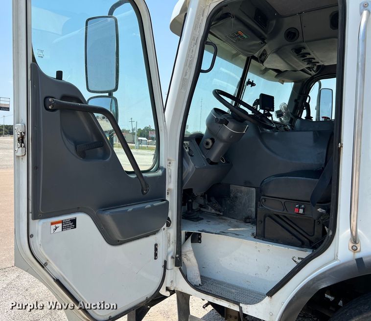 image for item LF9366 2008 American LaFrance Condor  refuse truck