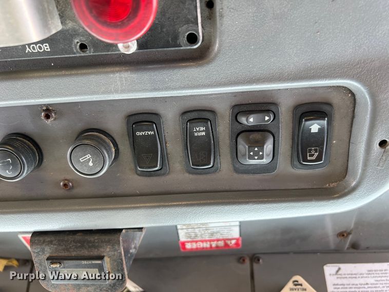 image for item LF9366 2008 American LaFrance Condor  refuse truck