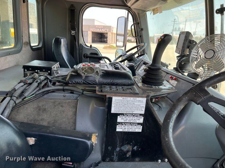 image for item LF9366 2008 American LaFrance Condor  refuse truck