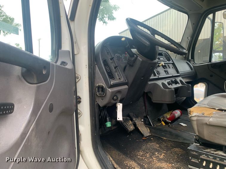 image for item LH9768 2012 Freightliner Business Class M2  utility / service truck