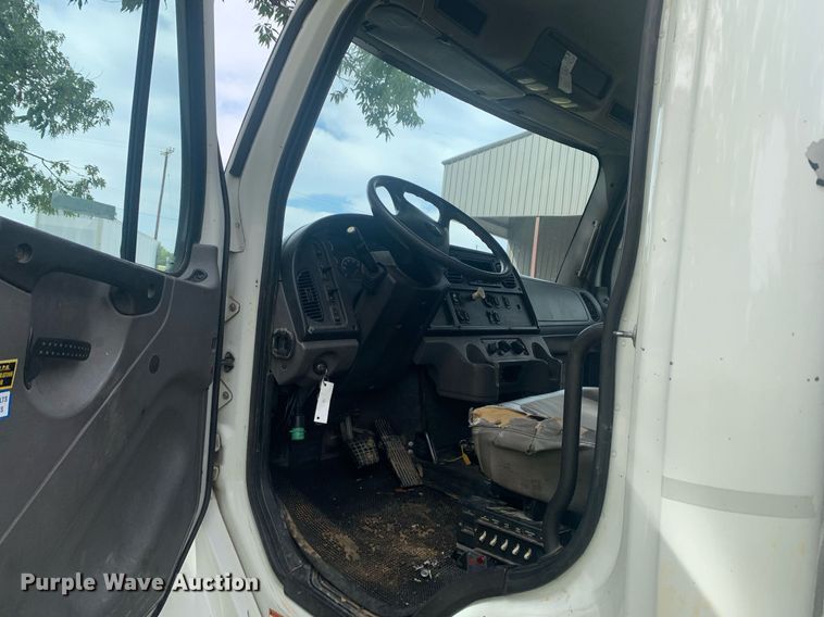 image for item LH9768 2012 Freightliner Business Class M2  utility / service truck