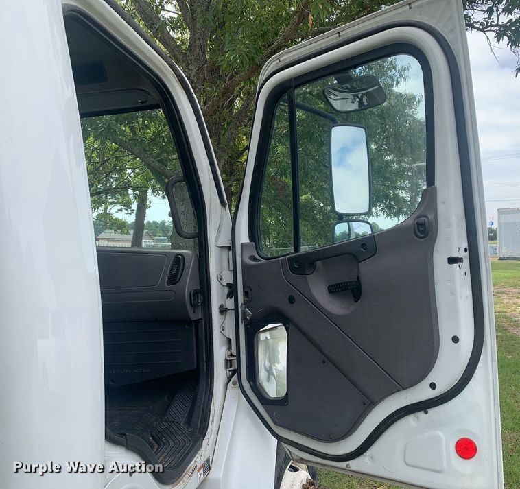 image for item LH9768 2012 Freightliner Business Class M2  utility / service truck