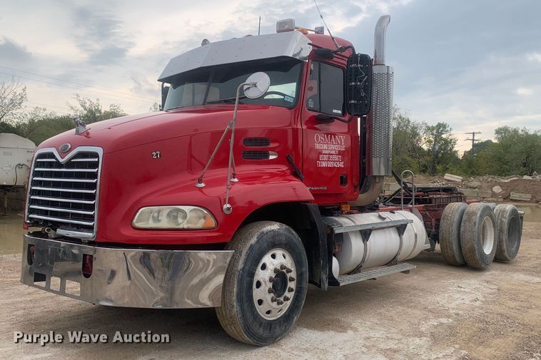 image for item LH9770 2001 Mack CX613 Vision  semi truck