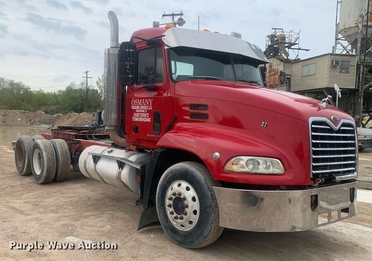 image for item LH9770 2001 Mack CX613 Vision  semi truck