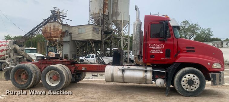 image for item LH9770 2001 Mack CX613 Vision  semi truck