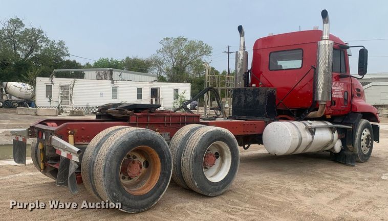 image for item LH9770 2001 Mack CX613 Vision  semi truck