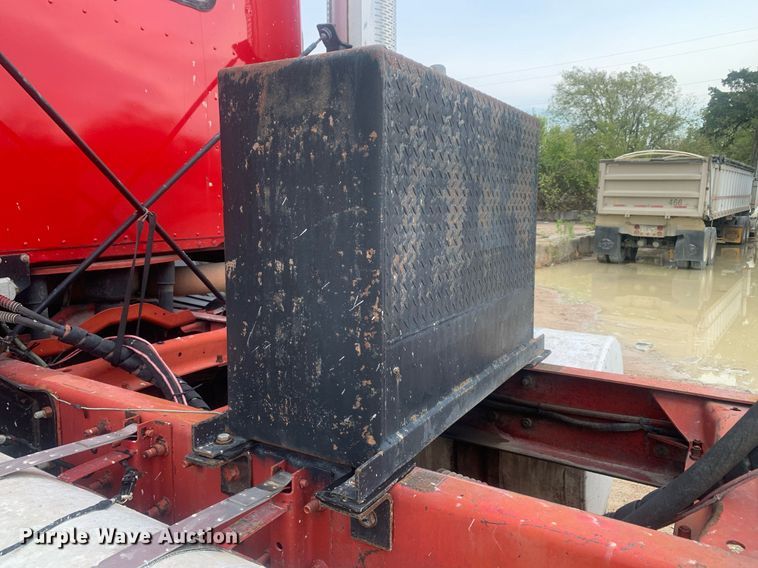 image for item LH9770 2001 Mack CX613 Vision  semi truck