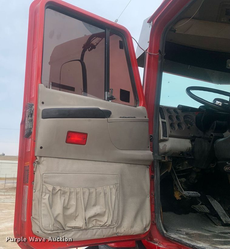 image for item LH9770 2001 Mack CX613 Vision  semi truck