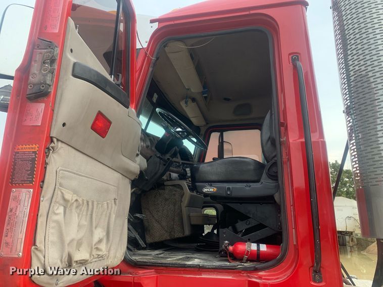 image for item LH9770 2001 Mack CX613 Vision  semi truck