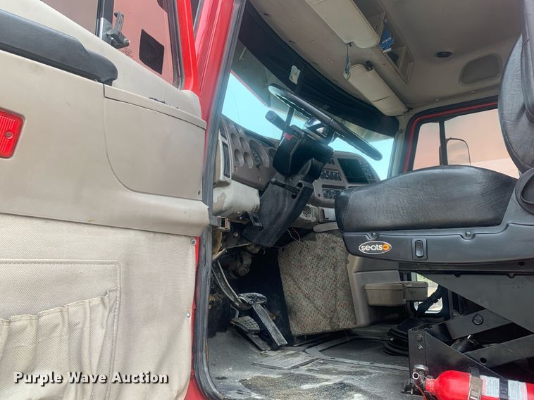 image for item LH9770 2001 Mack CX613 Vision  semi truck