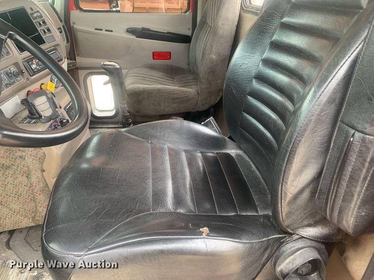 image for item LH9770 2001 Mack CX613 Vision  semi truck