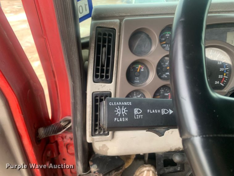 image for item LH9770 2001 Mack CX613 Vision  semi truck