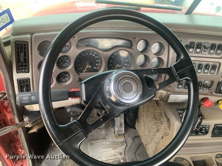 image for item LH9770 2001 Mack CX613 Vision  semi truck