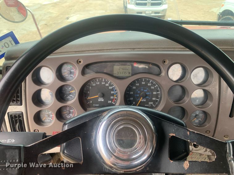 image for item LH9770 2001 Mack CX613 Vision  semi truck