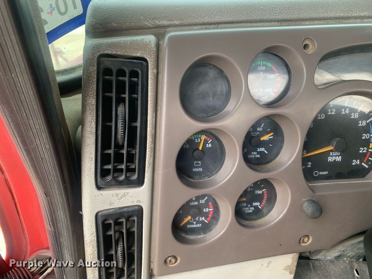 image for item LH9770 2001 Mack CX613 Vision  semi truck