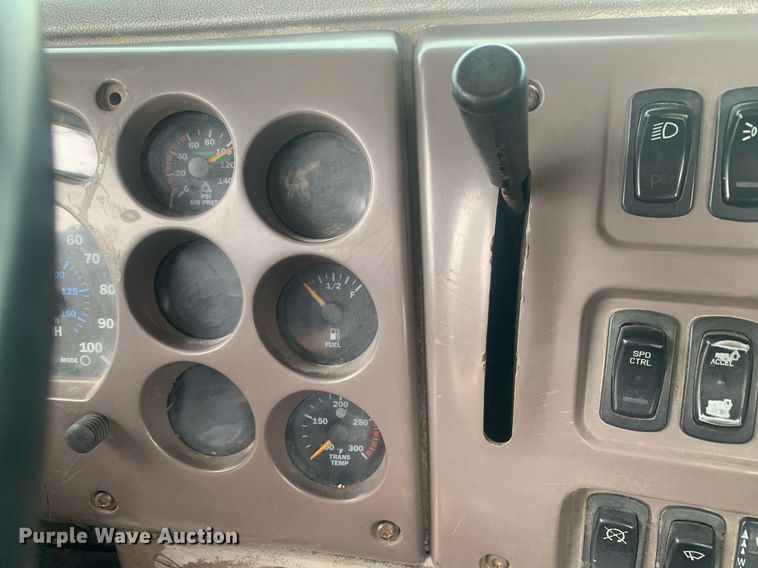 image for item LH9770 2001 Mack CX613 Vision  semi truck