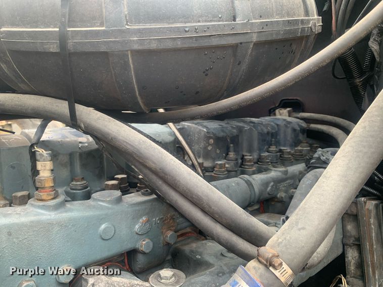 image for item LH9770 2001 Mack CX613 Vision  semi truck